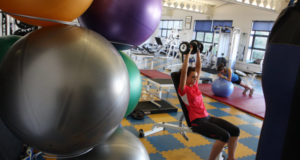 women exercise in the gym- reduce waistline